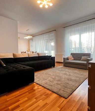 Otopeni Airport Apartment With Private Garden Экстерьер фото