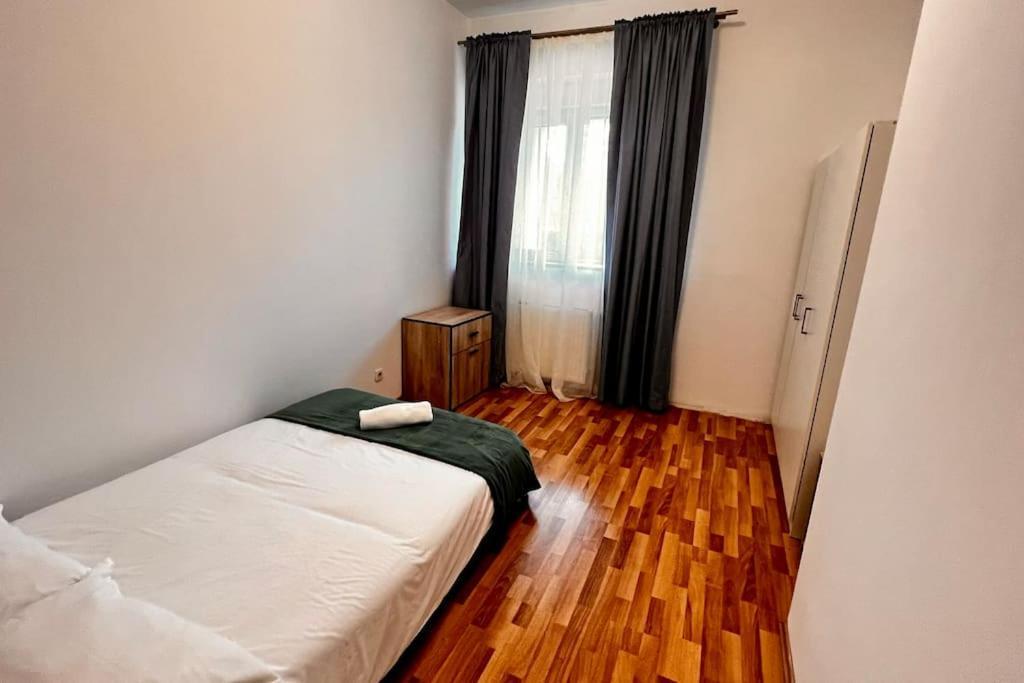 Otopeni Airport Apartment With Private Garden Экстерьер фото