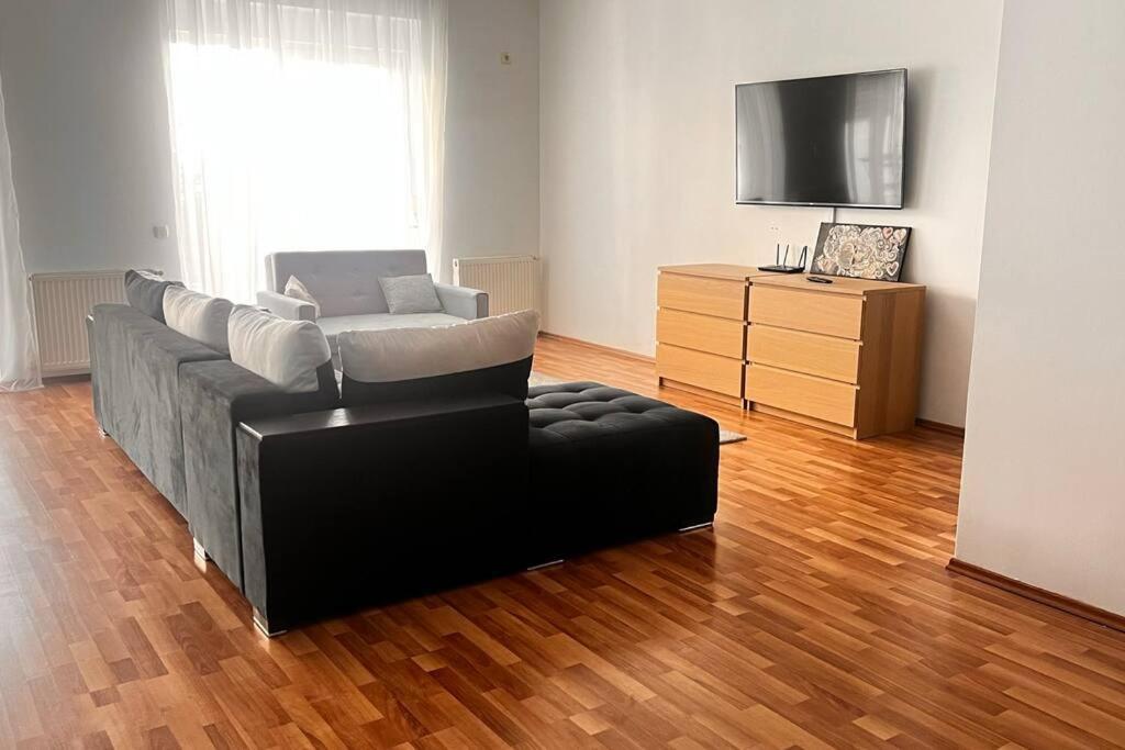 Otopeni Airport Apartment With Private Garden Экстерьер фото
