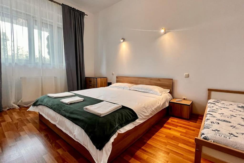 Otopeni Airport Apartment With Private Garden Экстерьер фото