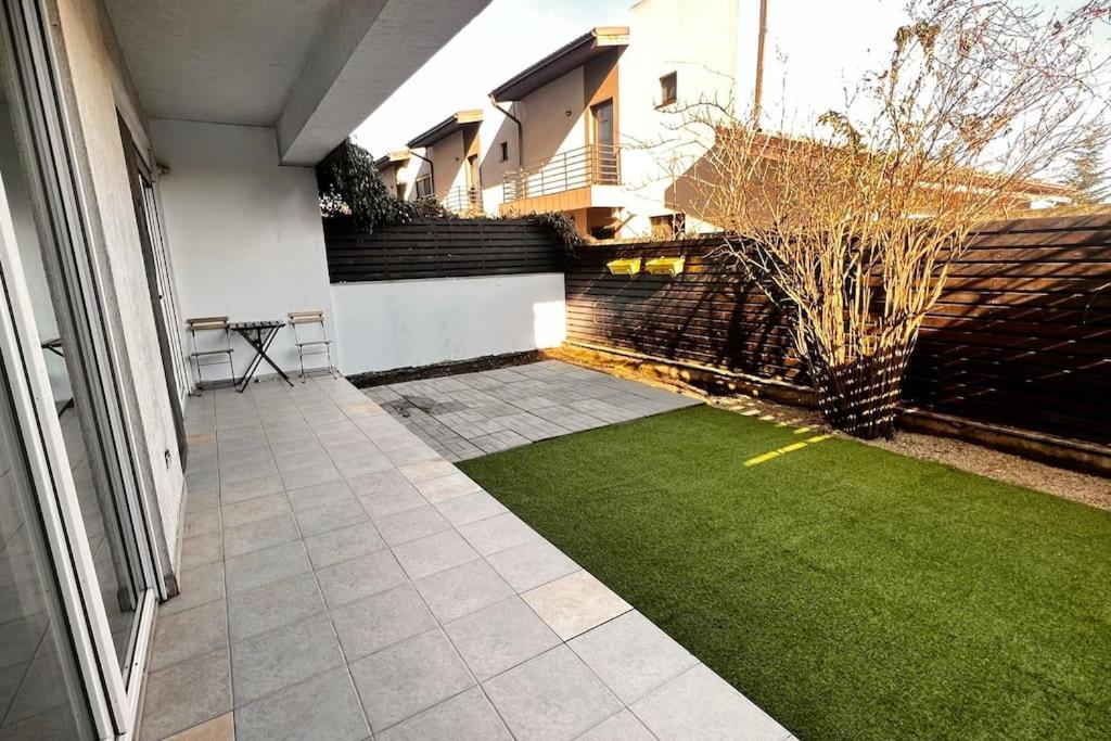 Otopeni Airport Apartment With Private Garden Экстерьер фото