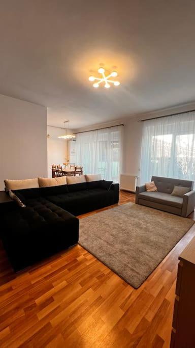 Otopeni Airport Apartment With Private Garden Экстерьер фото