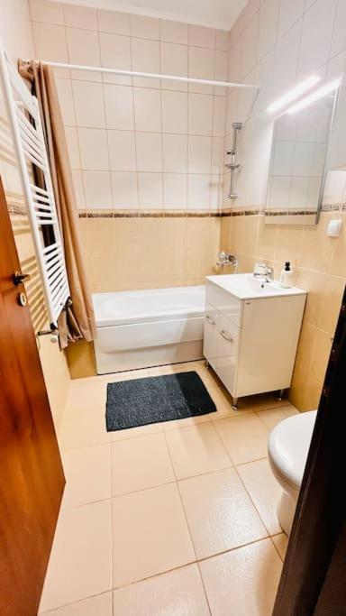 Otopeni Airport Apartment With Private Garden Экстерьер фото