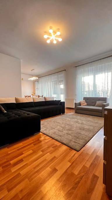 Otopeni Airport Apartment With Private Garden Экстерьер фото