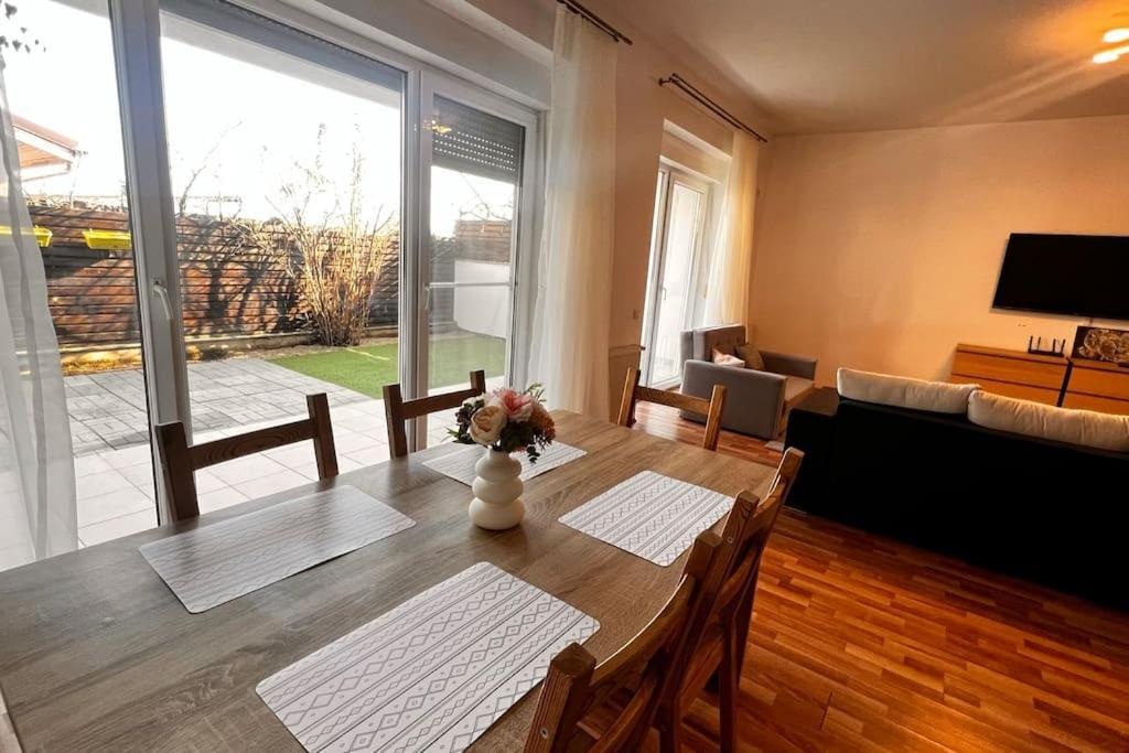 Otopeni Airport Apartment With Private Garden Экстерьер фото