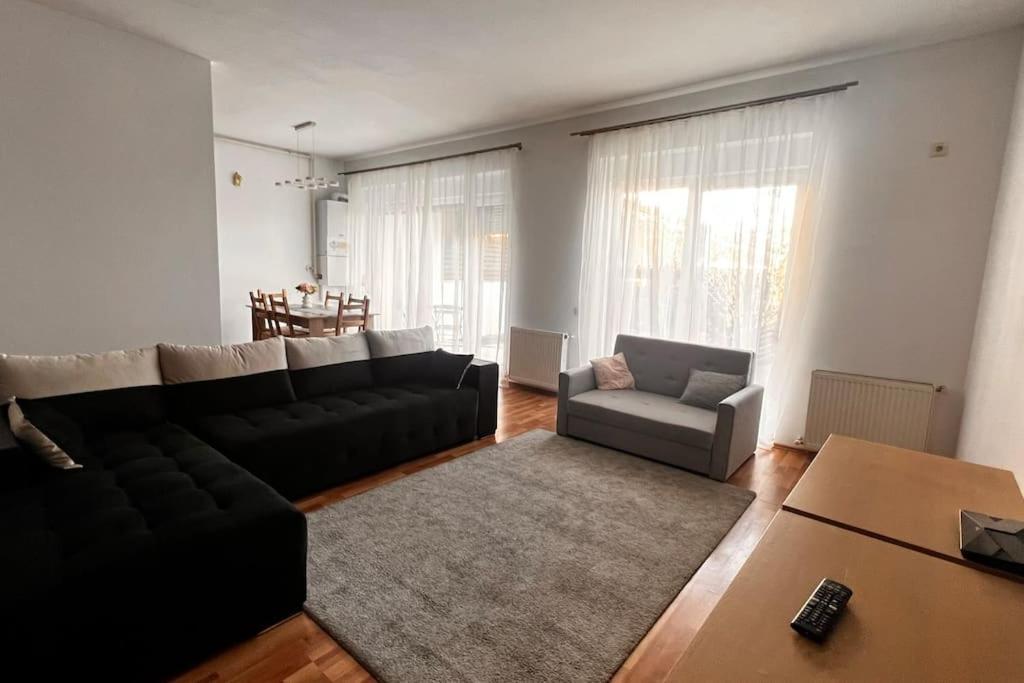 Otopeni Airport Apartment With Private Garden Экстерьер фото