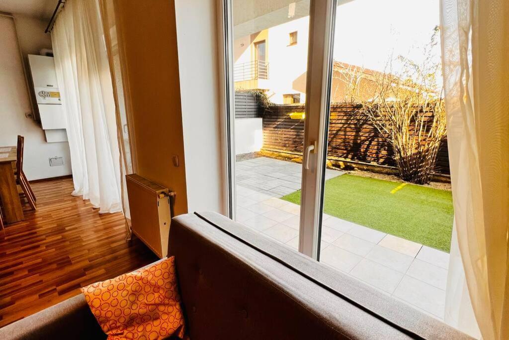 Otopeni Airport Apartment With Private Garden Экстерьер фото