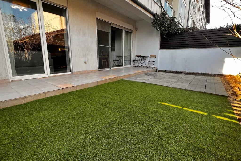 Otopeni Airport Apartment With Private Garden Экстерьер фото