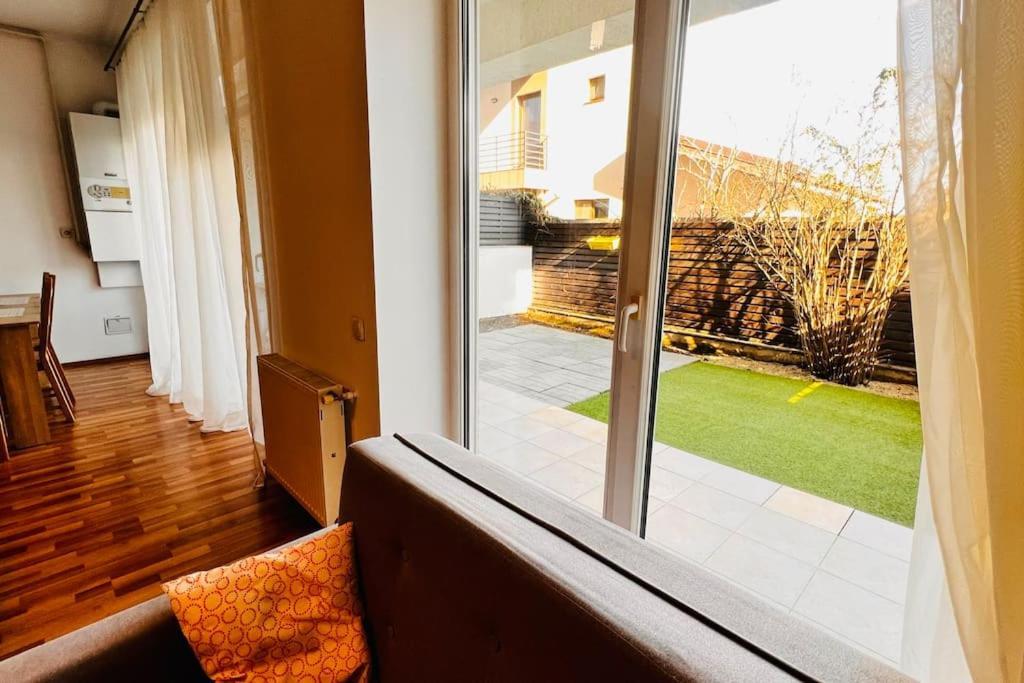 Otopeni Airport Apartment With Private Garden Экстерьер фото